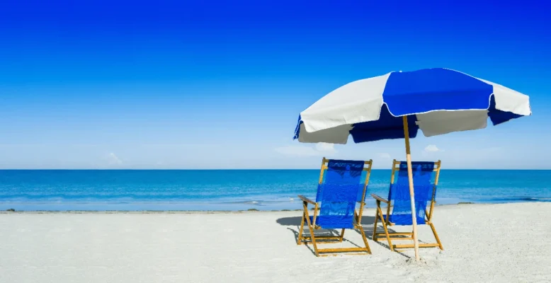 ร่มชายหาดสีสันสดใส ขนาดใหญ่ พร้อมสกรีนโลโก้
